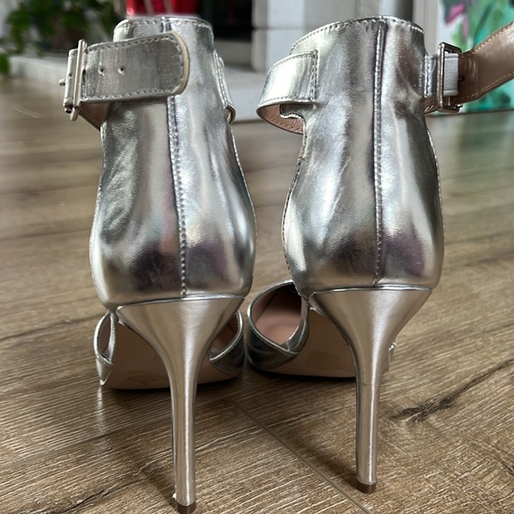 Silver pointy high heels - Picture 4 of 9